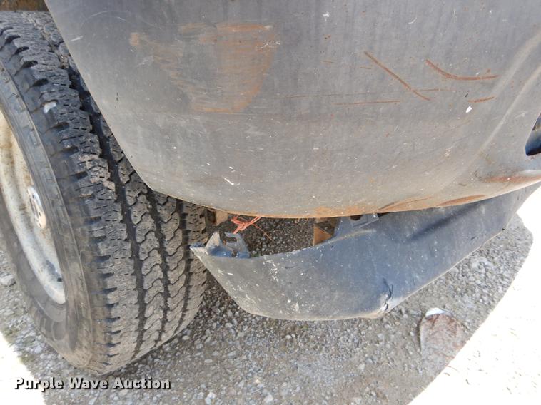 image for item DF7324 2001 Ford F350 Super Duty XL pickup truck