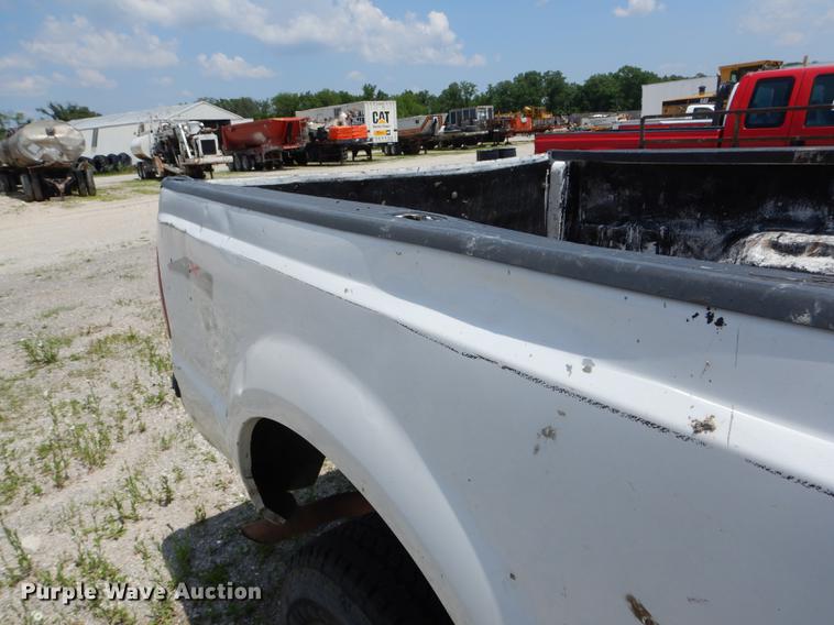 image for item DF7324 2001 Ford F350 Super Duty XL pickup truck