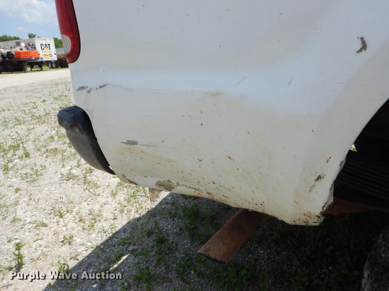 image for item DF7324 2001 Ford F350 Super Duty XL pickup truck