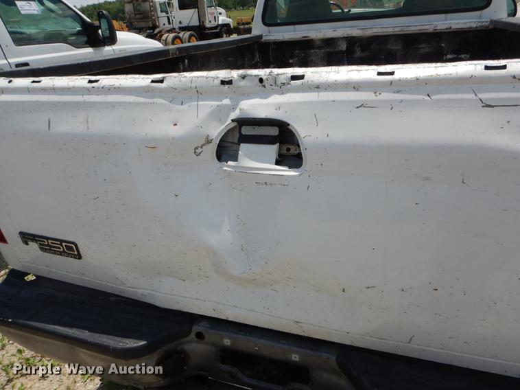 image for item DF7324 2001 Ford F350 Super Duty XL pickup truck