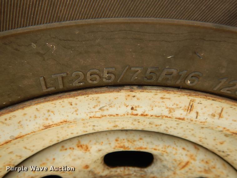 image for item DF7324 2001 Ford F350 Super Duty XL pickup truck