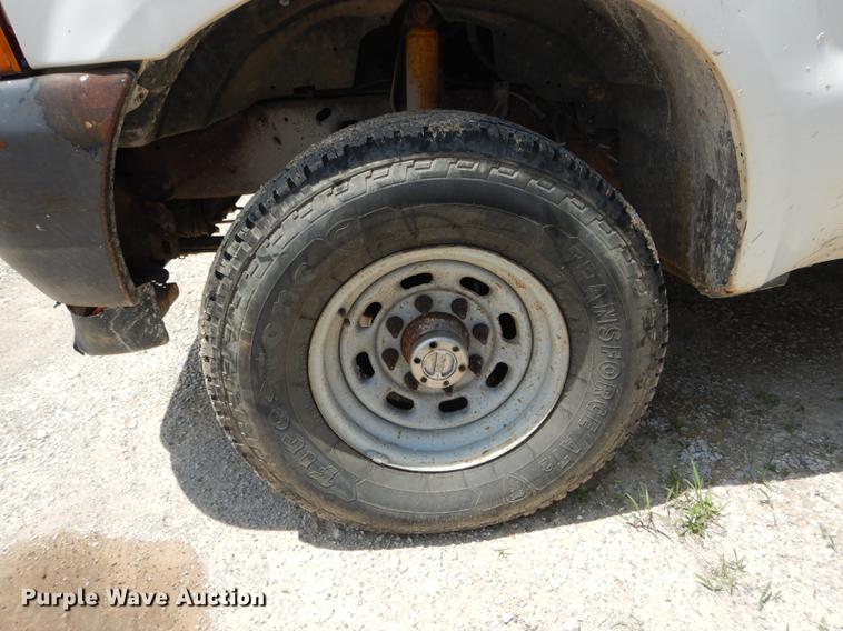 image for item DF7324 2001 Ford F350 Super Duty XL pickup truck