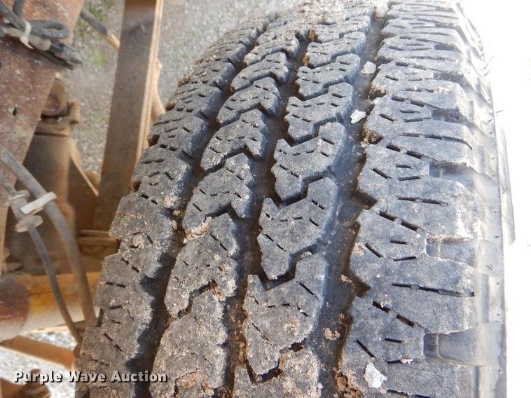 image for item DF7324 2001 Ford F350 Super Duty XL pickup truck