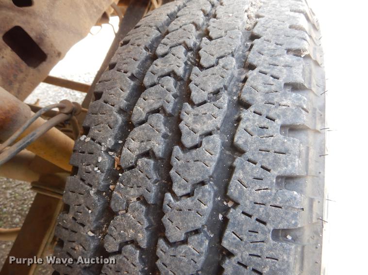 image for item DF7324 2001 Ford F350 Super Duty XL pickup truck