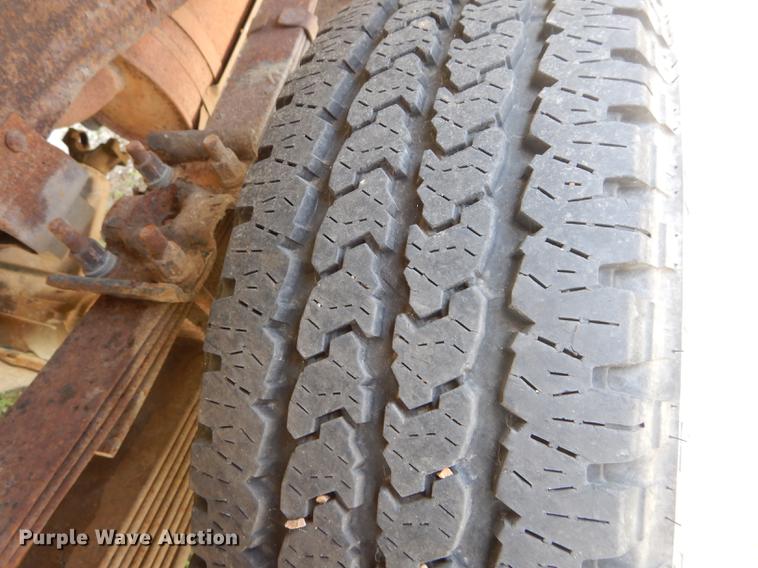 image for item DF7324 2001 Ford F350 Super Duty XL pickup truck