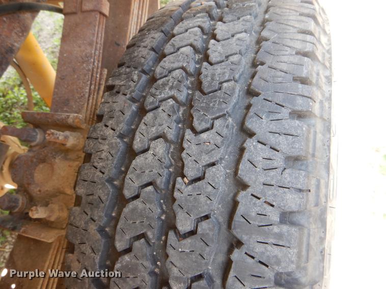 image for item DF7324 2001 Ford F350 Super Duty XL pickup truck