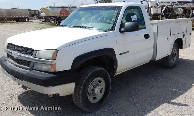 image for item DF7325 2003 Chevrolet Silverado 2500HD utility bed pickup truck