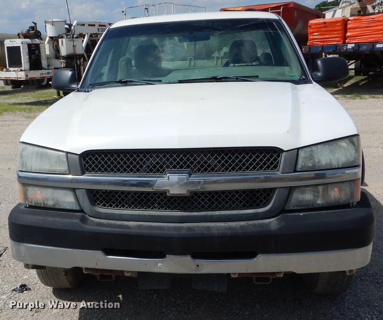 image for item DF7325 2003 Chevrolet Silverado 2500HD utility bed pickup truck