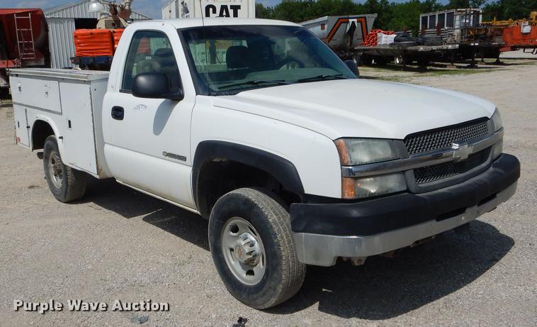 image for item DF7325 2003 Chevrolet Silverado 2500HD utility bed pickup truck