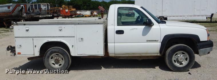 image for item DF7325 2003 Chevrolet Silverado 2500HD utility bed pickup truck