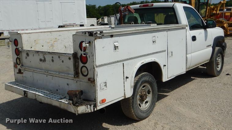 image for item DF7325 2003 Chevrolet Silverado 2500HD utility bed pickup truck