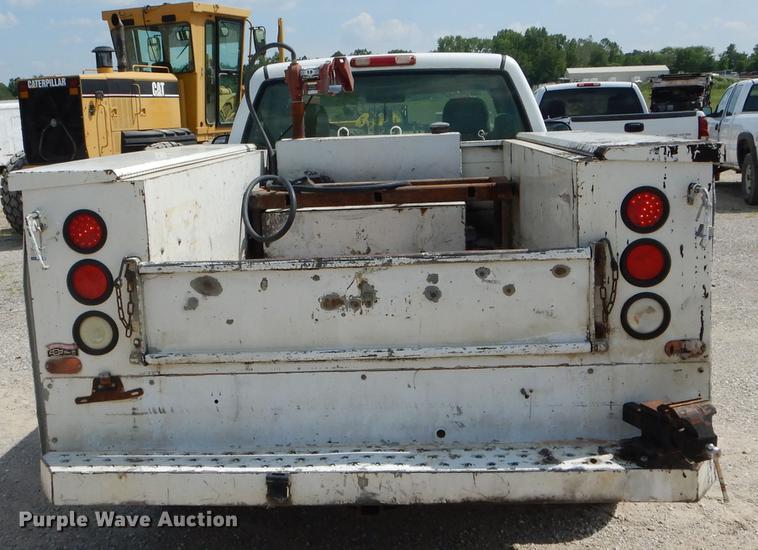 image for item DF7325 2003 Chevrolet Silverado 2500HD utility bed pickup truck