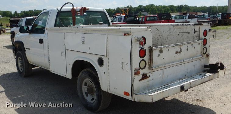 image for item DF7325 2003 Chevrolet Silverado 2500HD utility bed pickup truck