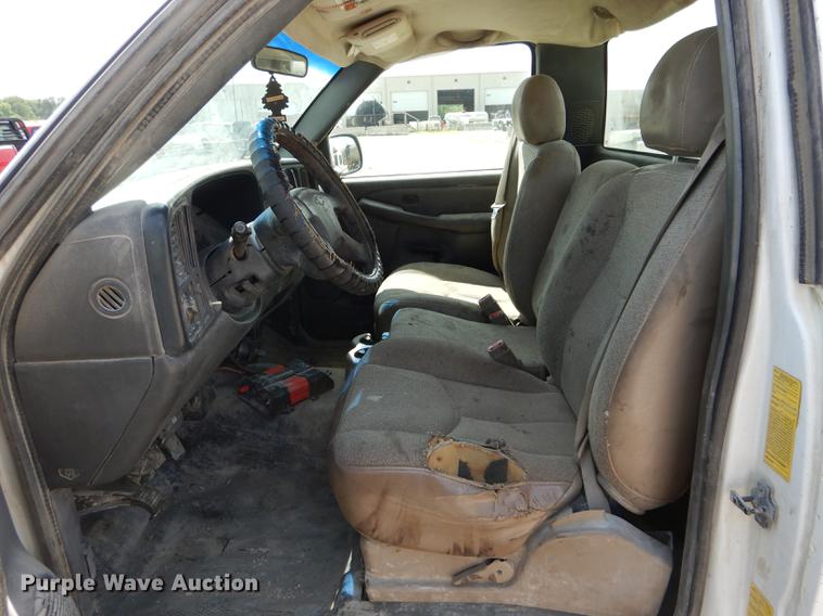 image for item DF7325 2003 Chevrolet Silverado 2500HD utility bed pickup truck