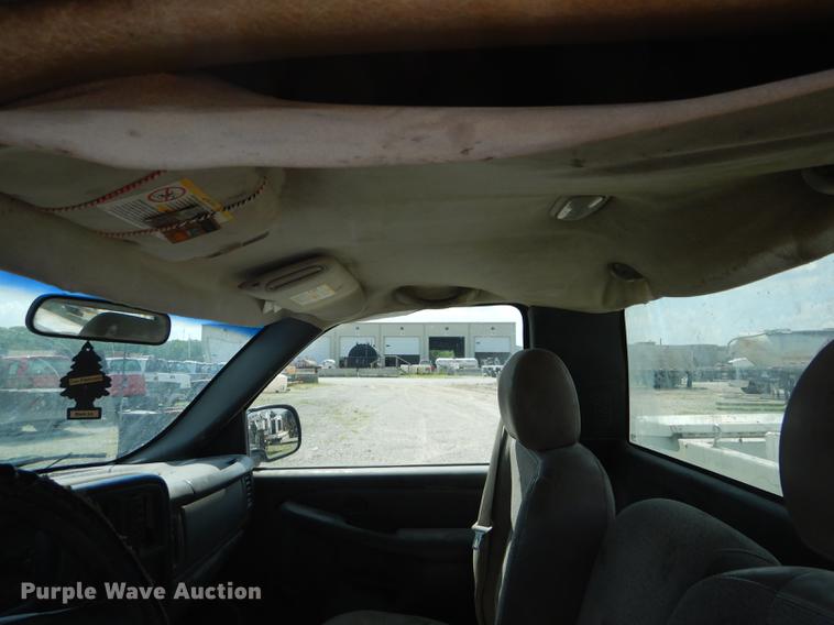 image for item DF7325 2003 Chevrolet Silverado 2500HD utility bed pickup truck