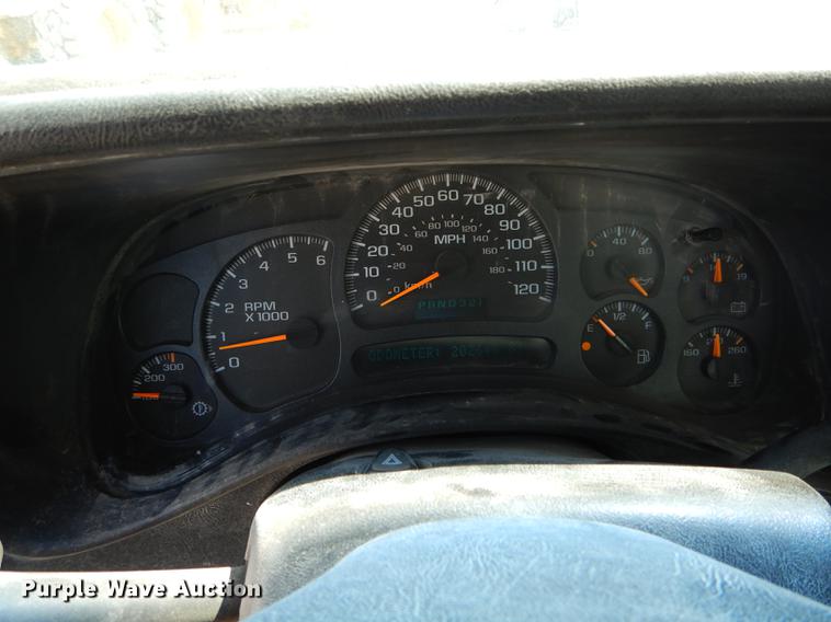 image for item DF7325 2003 Chevrolet Silverado 2500HD utility bed pickup truck