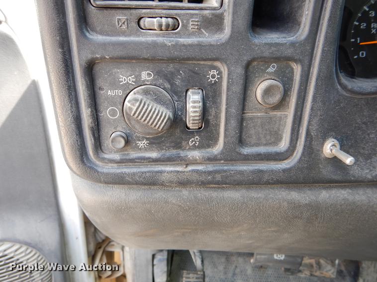 image for item DF7325 2003 Chevrolet Silverado 2500HD utility bed pickup truck