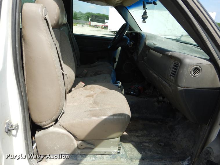 image for item DF7325 2003 Chevrolet Silverado 2500HD utility bed pickup truck