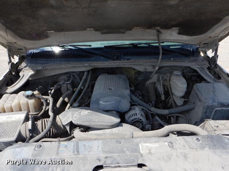 image for item DF7325 2003 Chevrolet Silverado 2500HD utility bed pickup truck