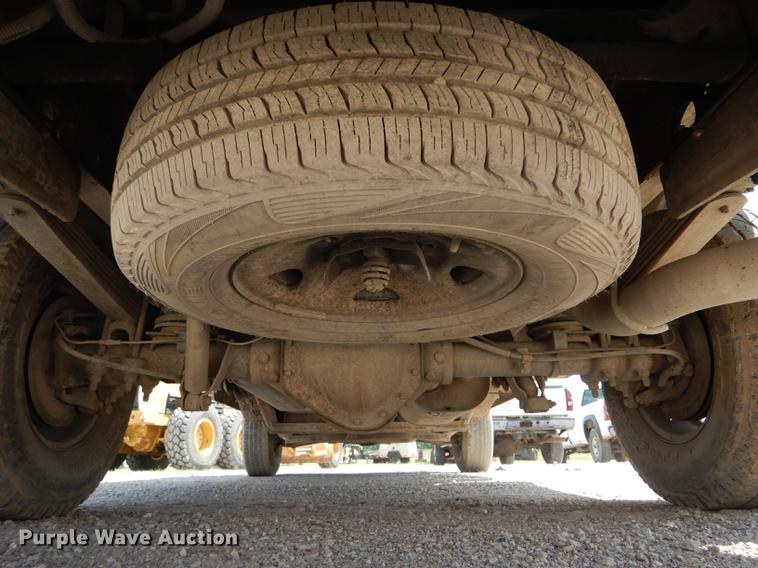 image for item DF7325 2003 Chevrolet Silverado 2500HD utility bed pickup truck