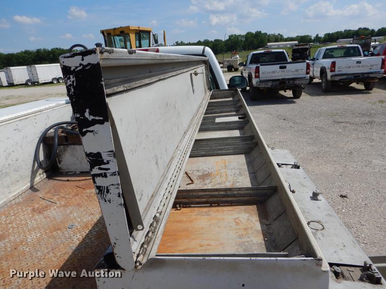image for item DF7325 2003 Chevrolet Silverado 2500HD utility bed pickup truck