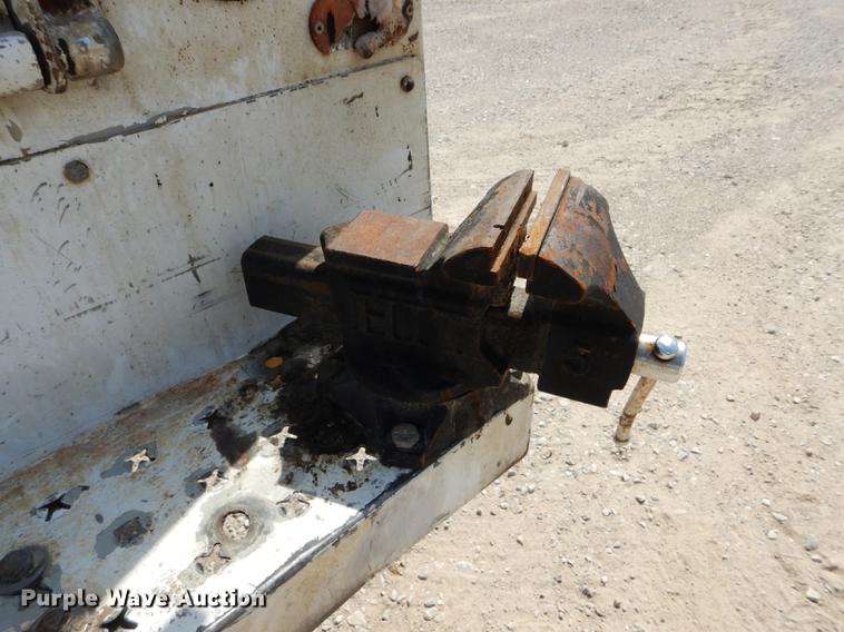 image for item DF7325 2003 Chevrolet Silverado 2500HD utility bed pickup truck