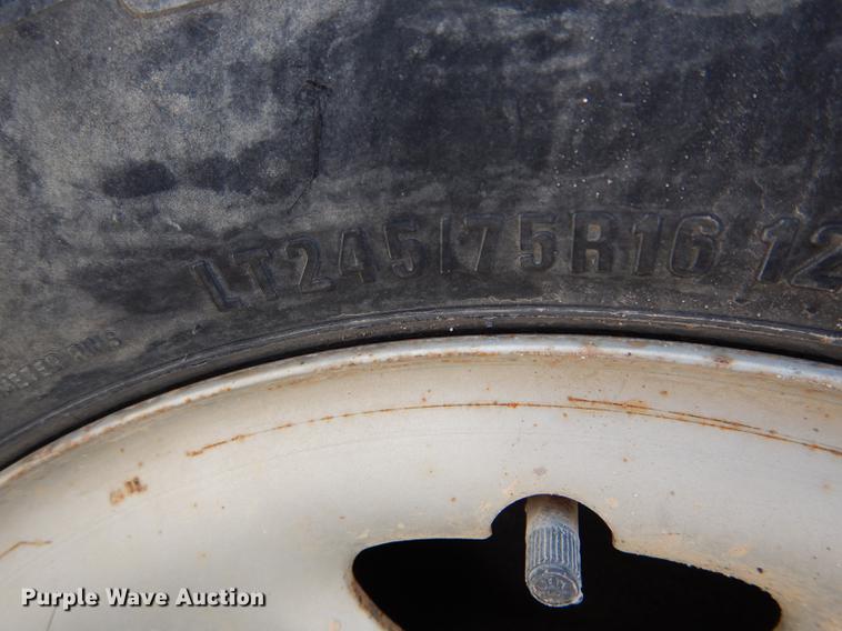 image for item DF7325 2003 Chevrolet Silverado 2500HD utility bed pickup truck