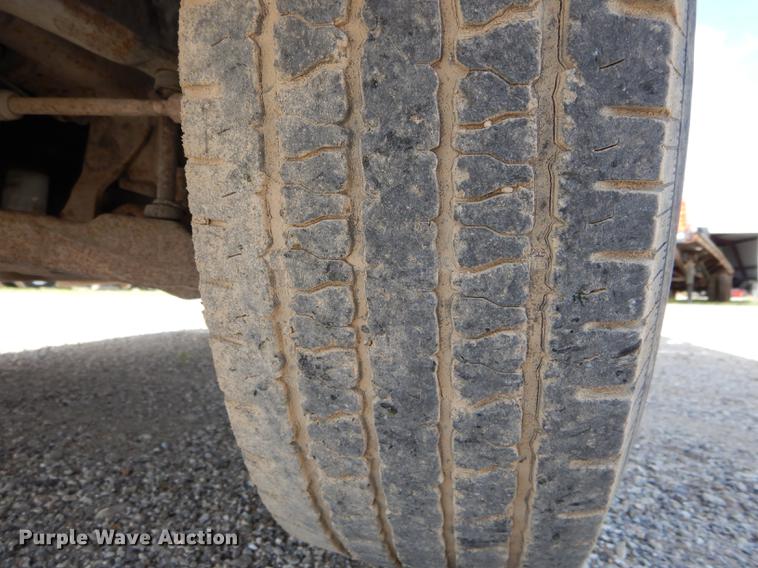 image for item DF7325 2003 Chevrolet Silverado 2500HD utility bed pickup truck