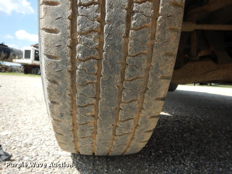 image for item DF7325 2003 Chevrolet Silverado 2500HD utility bed pickup truck