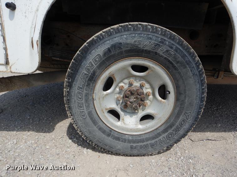 image for item DF7325 2003 Chevrolet Silverado 2500HD utility bed pickup truck