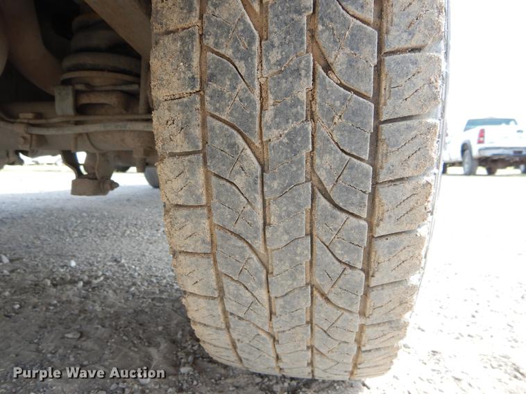 image for item DF7325 2003 Chevrolet Silverado 2500HD utility bed pickup truck