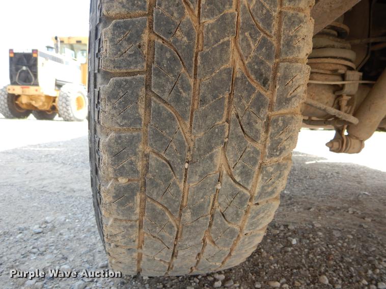 image for item DF7325 2003 Chevrolet Silverado 2500HD utility bed pickup truck