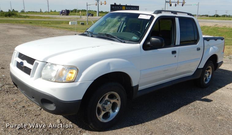 image for item DG1059 2004 Ford Explorer Sport Trac XLS Crew Cab pickup truck