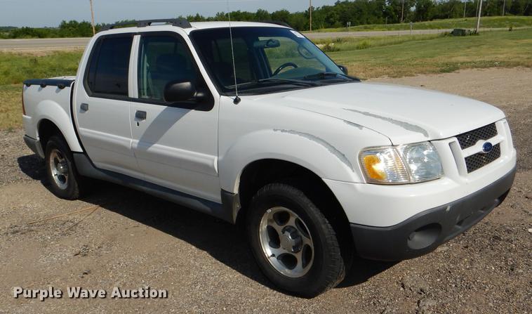 image for item DG1059 2004 Ford Explorer Sport Trac XLS Crew Cab pickup truck