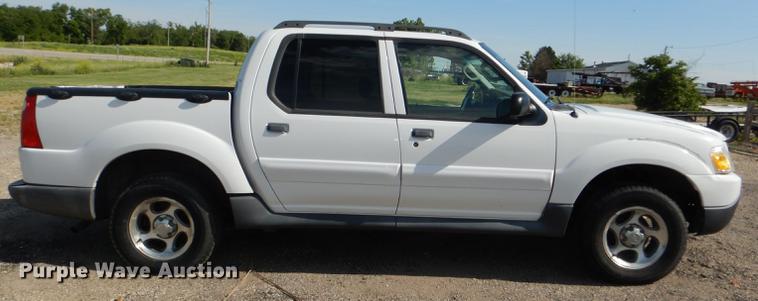image for item DG1059 2004 Ford Explorer Sport Trac XLS Crew Cab pickup truck