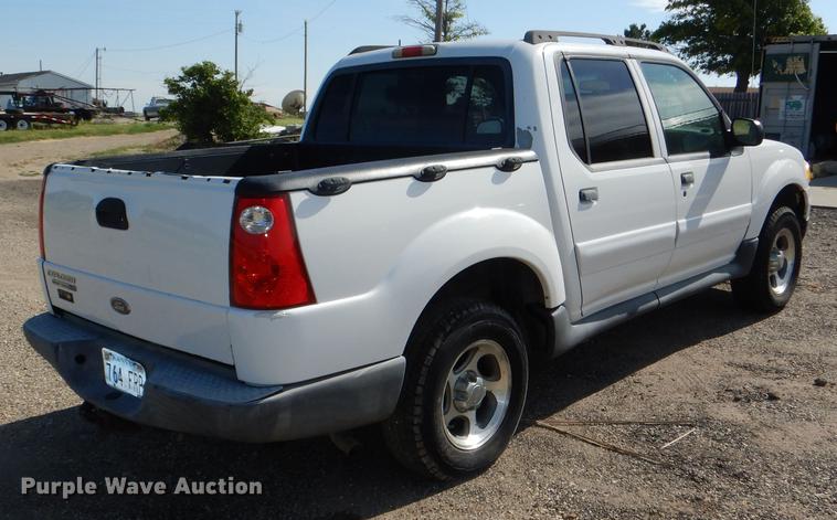 image for item DG1059 2004 Ford Explorer Sport Trac XLS Crew Cab pickup truck