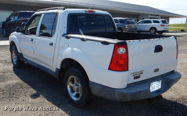 image for item DG1059 2004 Ford Explorer Sport Trac XLS Crew Cab pickup truck