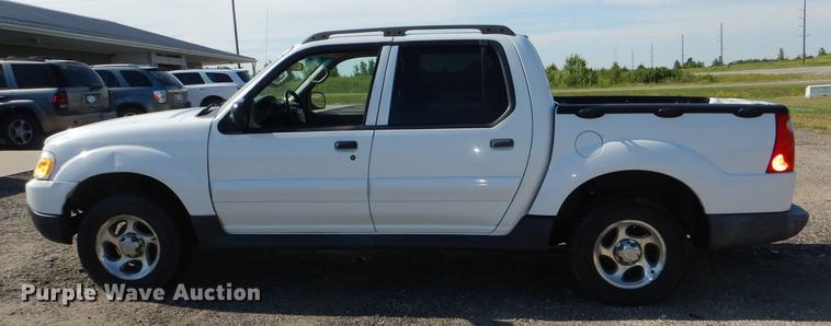 image for item DG1059 2004 Ford Explorer Sport Trac XLS Crew Cab pickup truck