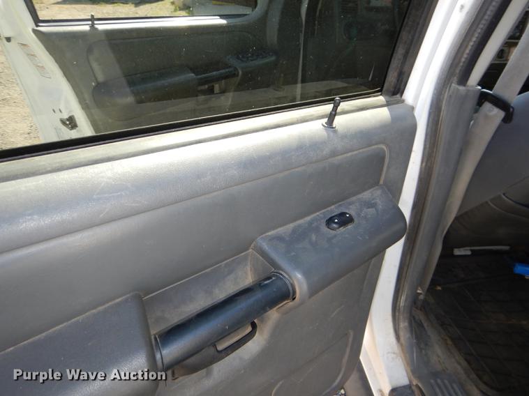 image for item DG1059 2004 Ford Explorer Sport Trac XLS Crew Cab pickup truck