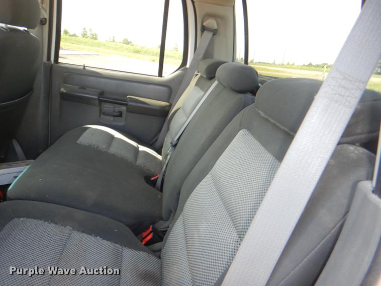 image for item DG1059 2004 Ford Explorer Sport Trac XLS Crew Cab pickup truck