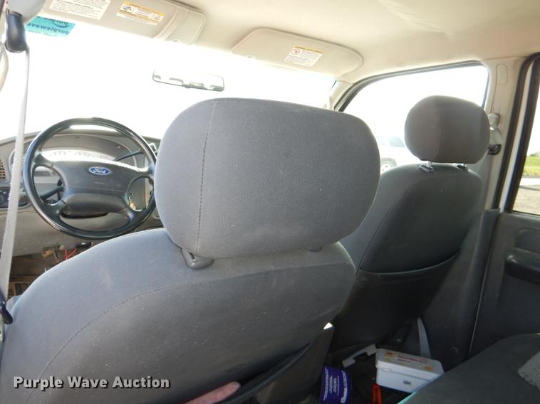 image for item DG1059 2004 Ford Explorer Sport Trac XLS Crew Cab pickup truck