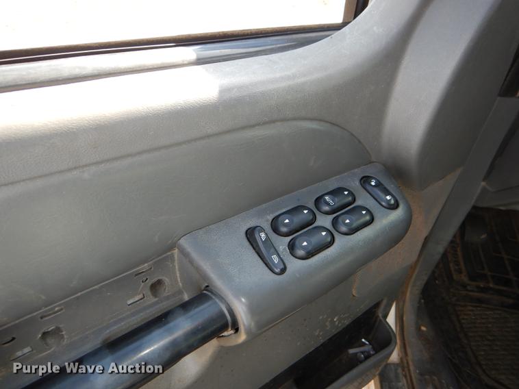 image for item DG1059 2004 Ford Explorer Sport Trac XLS Crew Cab pickup truck