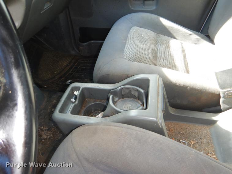 image for item DG1059 2004 Ford Explorer Sport Trac XLS Crew Cab pickup truck