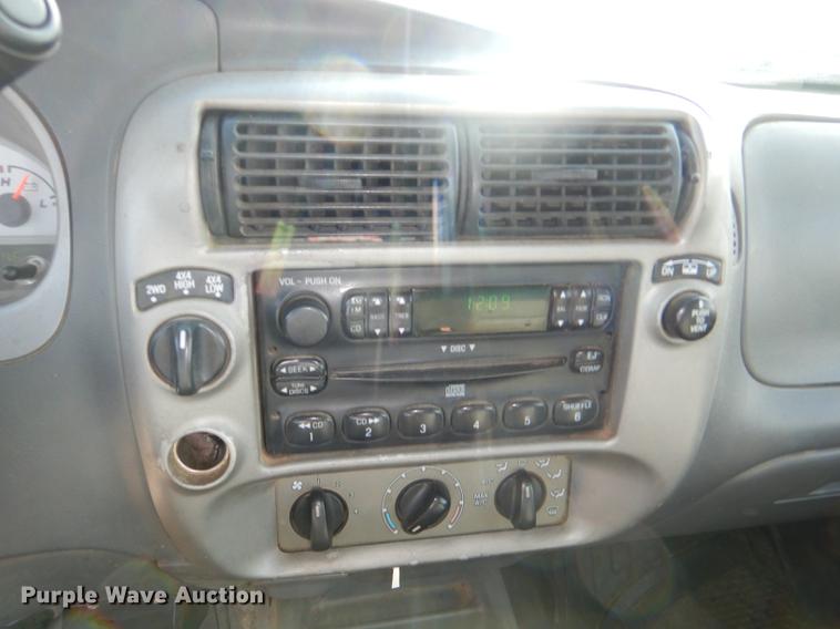 image for item DG1059 2004 Ford Explorer Sport Trac XLS Crew Cab pickup truck