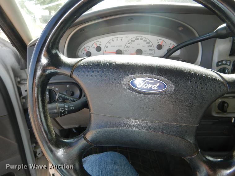 image for item DG1059 2004 Ford Explorer Sport Trac XLS Crew Cab pickup truck