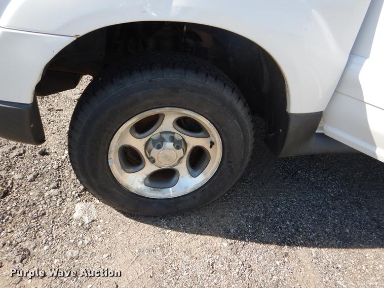 image for item DG1059 2004 Ford Explorer Sport Trac XLS Crew Cab pickup truck