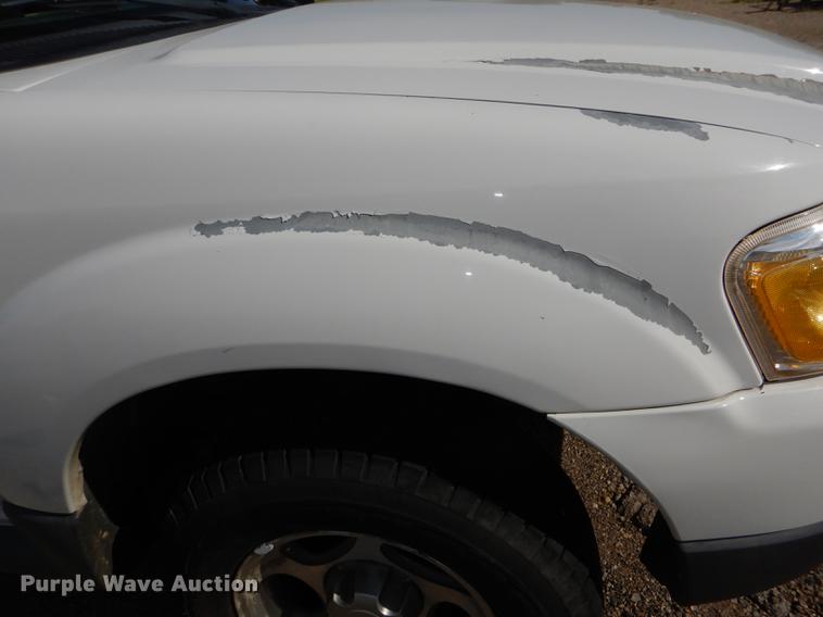 image for item DG1059 2004 Ford Explorer Sport Trac XLS Crew Cab pickup truck