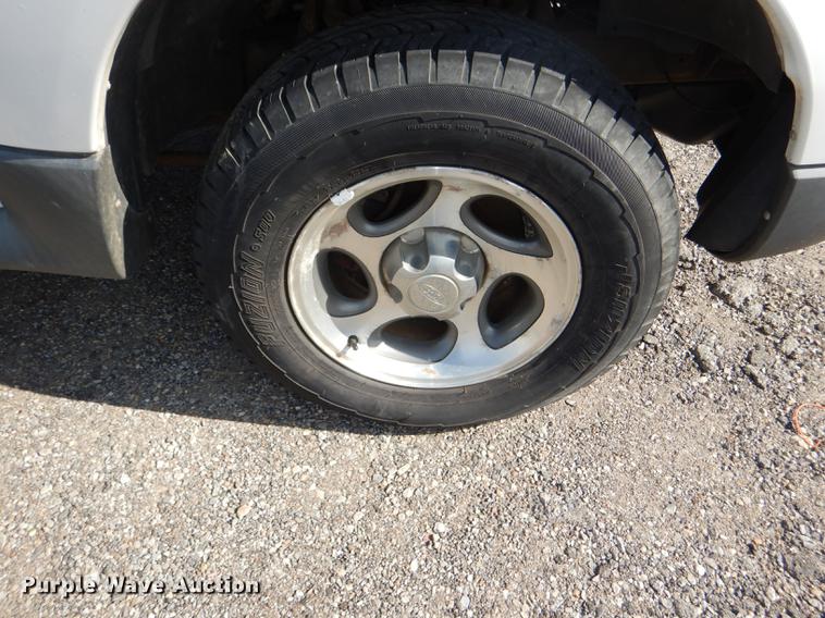 image for item DG1059 2004 Ford Explorer Sport Trac XLS Crew Cab pickup truck