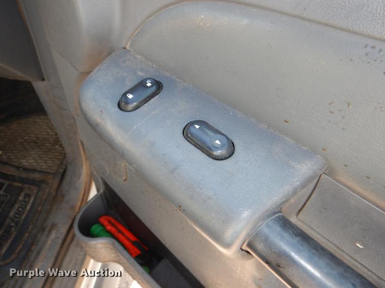 image for item DG1059 2004 Ford Explorer Sport Trac XLS Crew Cab pickup truck