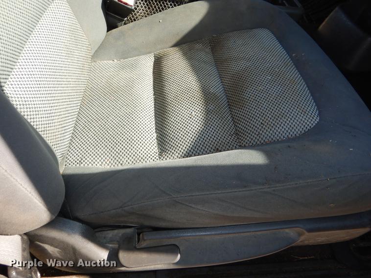 image for item DG1059 2004 Ford Explorer Sport Trac XLS Crew Cab pickup truck